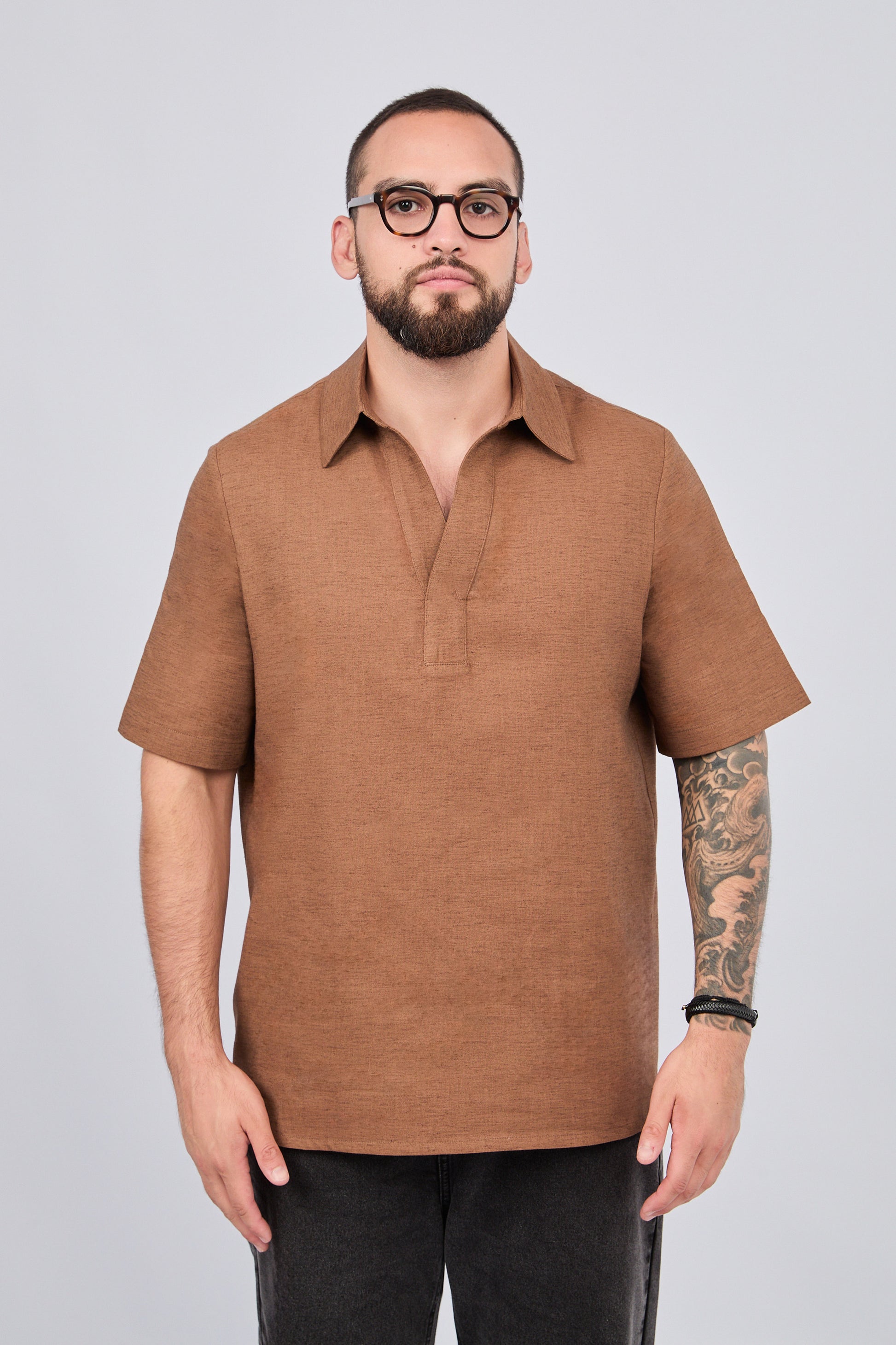CAMISA MANGA CORTA CUELLO ABIERTO DE LINO MARRON - RETI