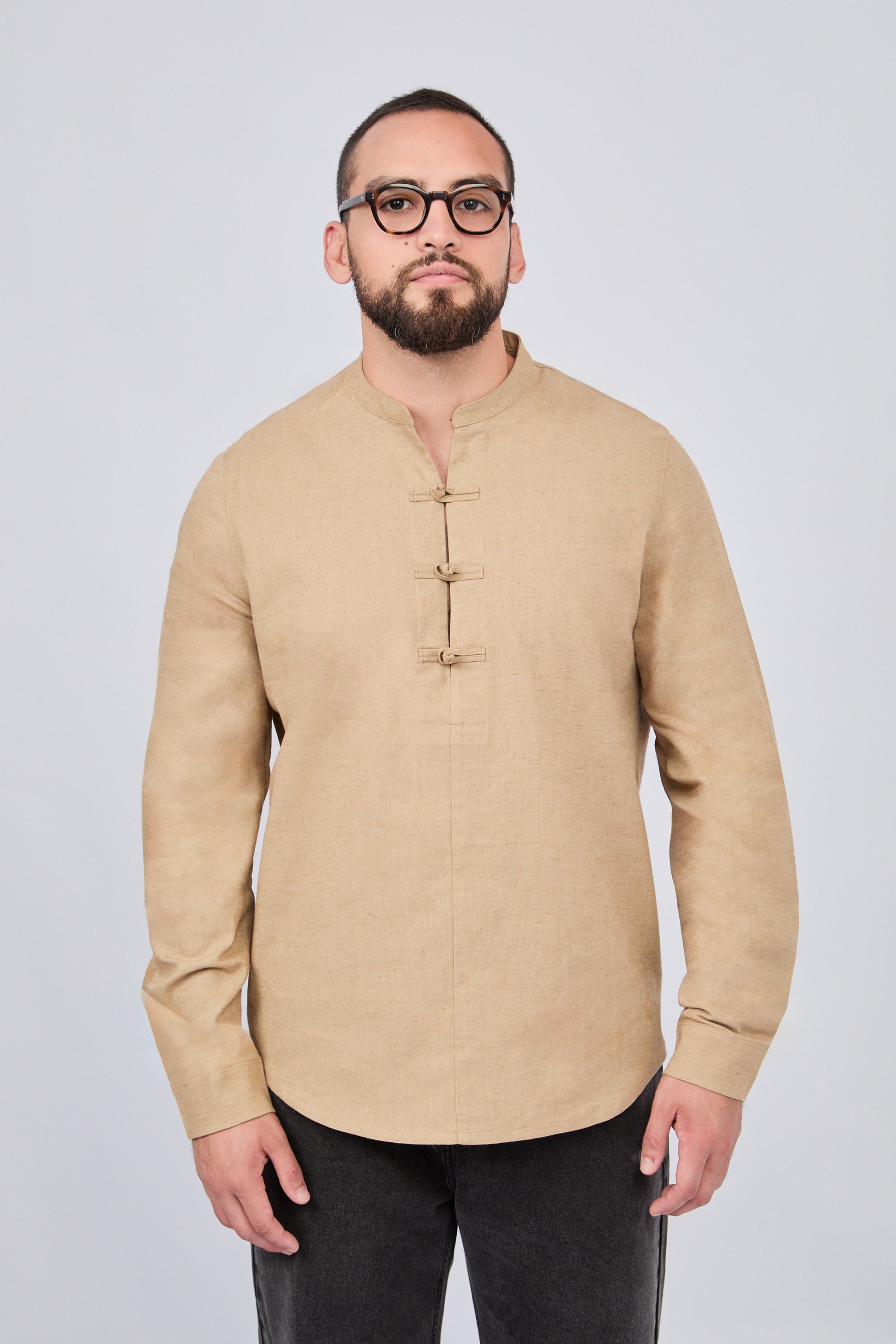 CAMISA MANGA LARGA CUELLO MAO CAMEL - NEXO