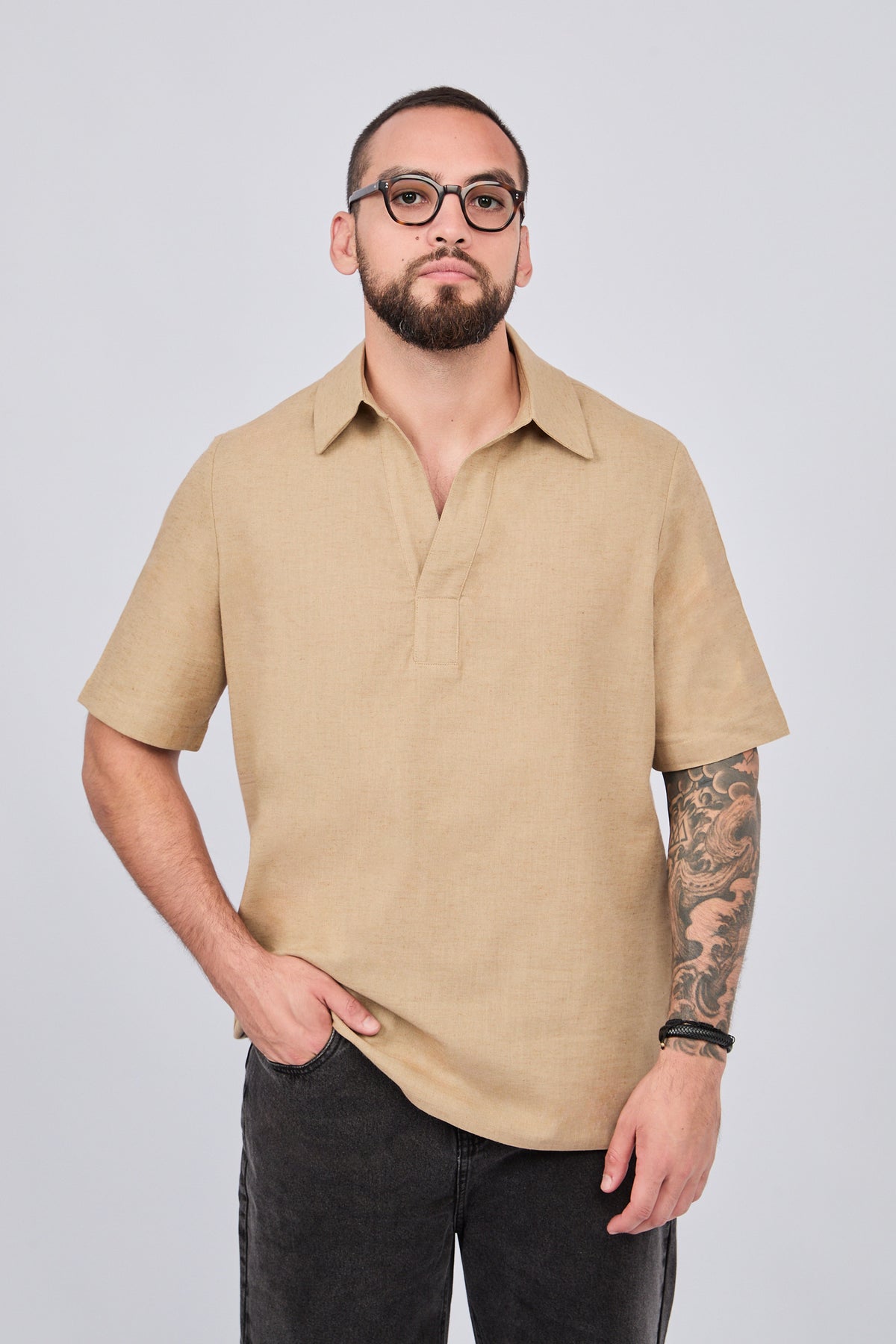 CAMISA MANGA CORTA CUELLO ABIERTO DE LINO CAQUI - RETI