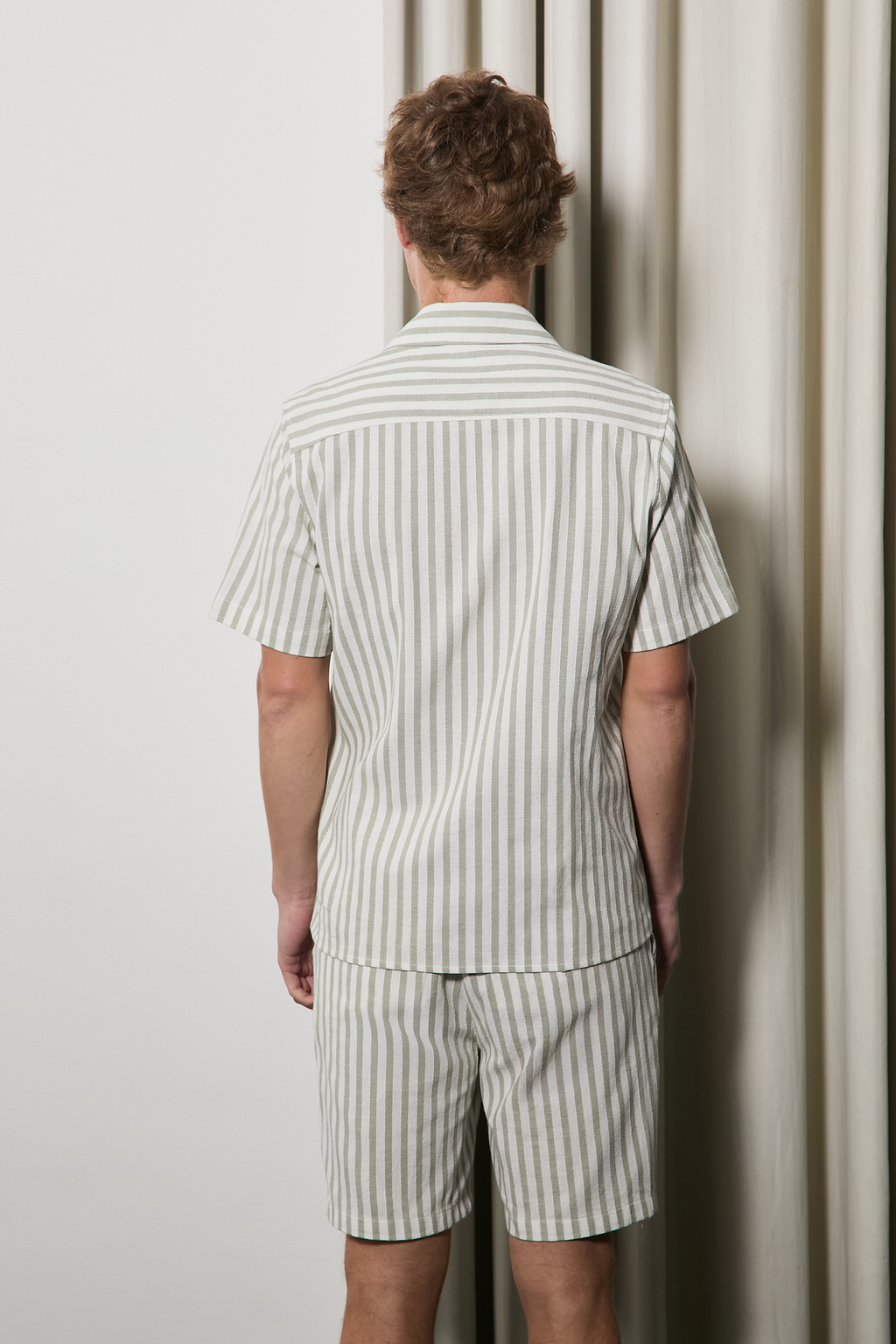 CAMISA MANGA CORTA DE LINO A RAYAS MARRON NOAH