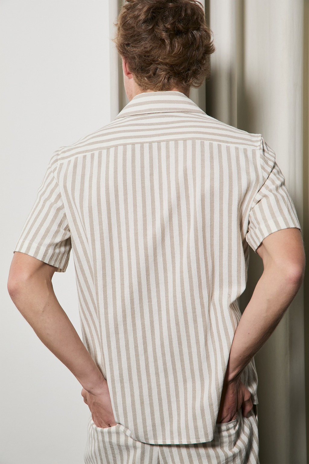 CAMISA MANGA CORTA DE LINO A RAYAS MARRON NOAH