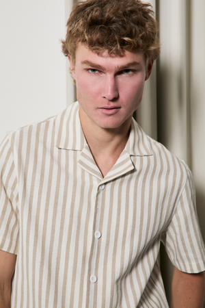 CAMISA MANGA CORTA DE LINO A RAYAS MARRON NOAH