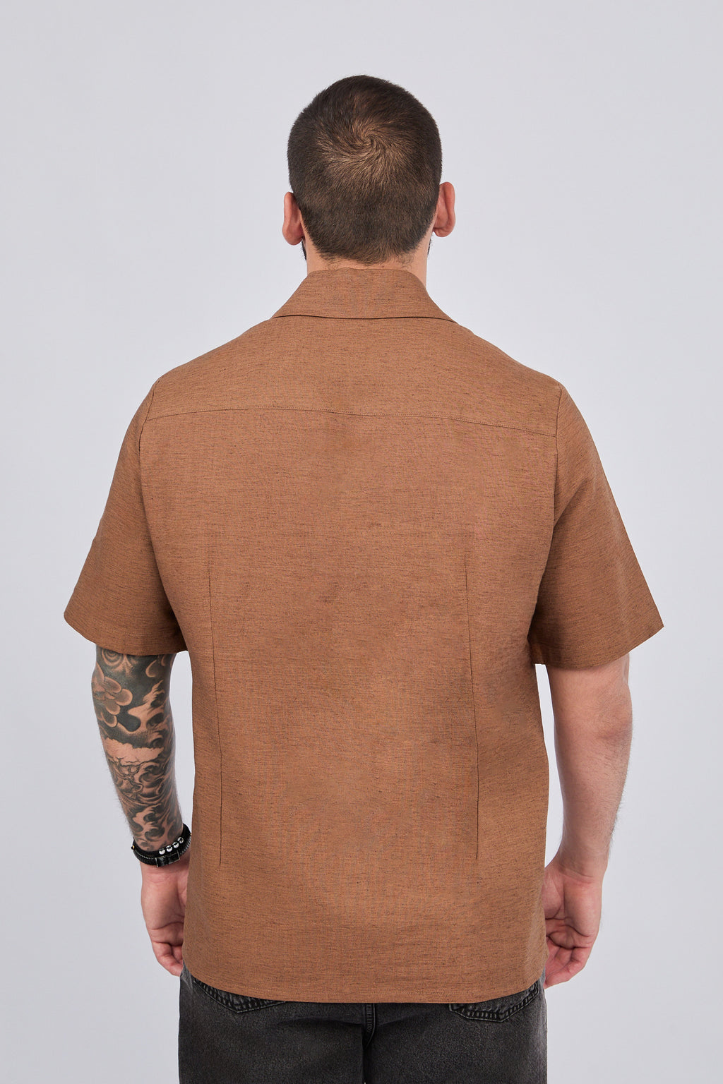 CAMISA MANGA CORTA CUELLO ABIERTO DE LINO MARRON - RETI