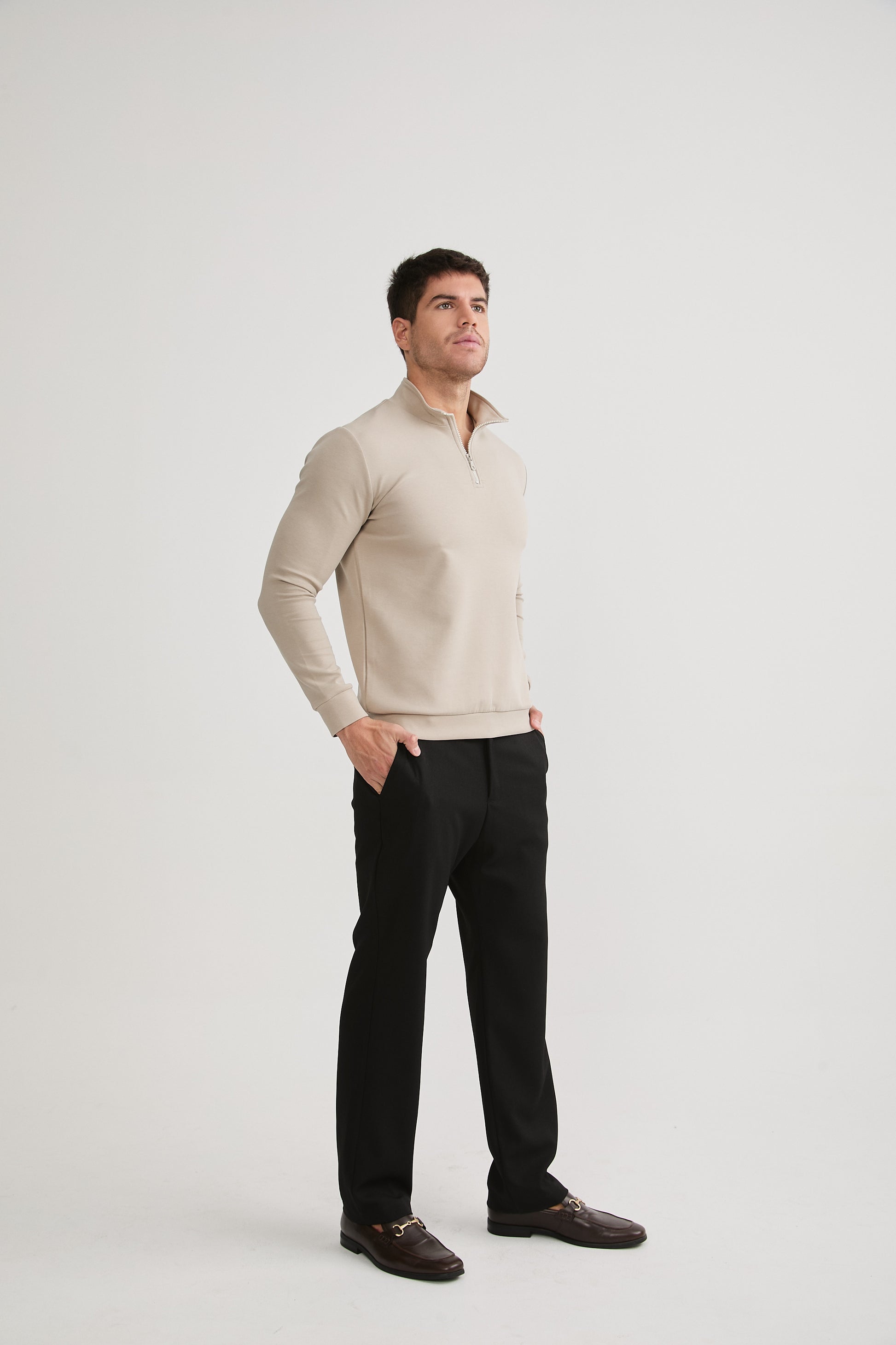 POLERA HOMBRE CUELLO ALTO CON CIERRE DE ALGODÓN - BEIGE